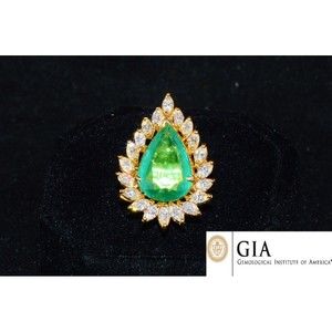 GIA Certified Natural 8.5cts Zambian Emerald VS F Diamond 18K Gold cocktail Ring